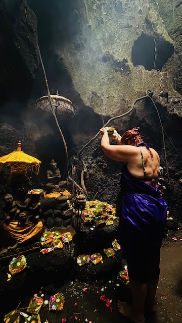 Leonie Linssen bidden Bali